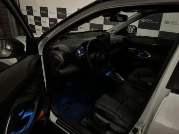 Car image 5