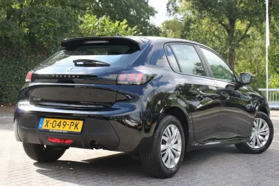 Car image 26