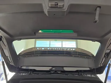 Car image 32