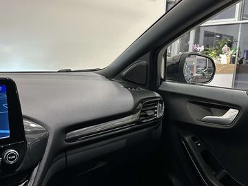 Car image 32