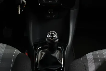 Car image 24