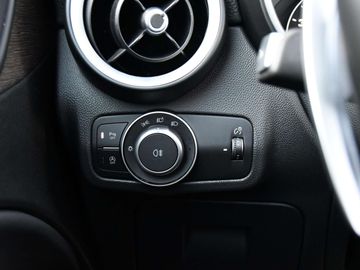 Car image 32