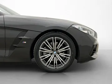 Car image 32