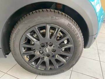 Car image 35