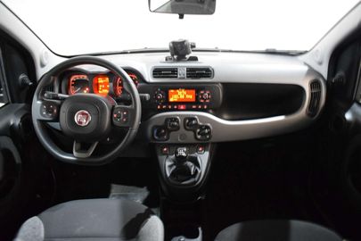 Car image 12