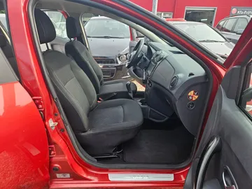 Car image 12