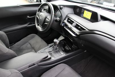 Car image 11