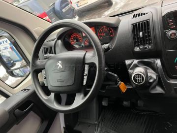 Car image 37