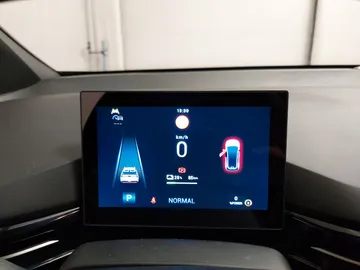 Car image 19