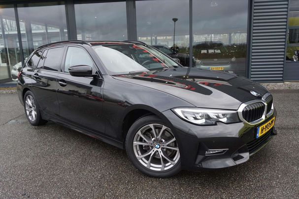 BMW 320i Touring 135 kW image number 2