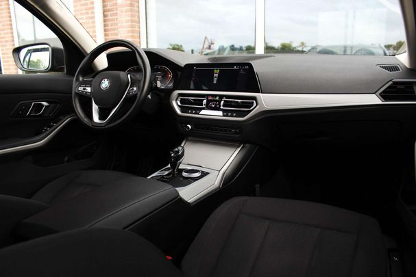 BMW 320i Touring 135 kW image number 12