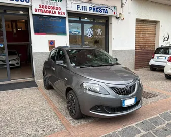 Car image 2