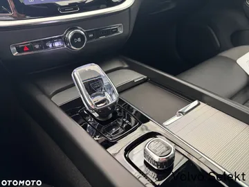 Car image 32