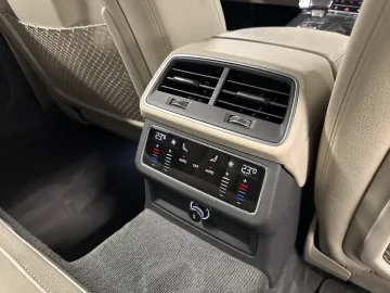 Car image 32