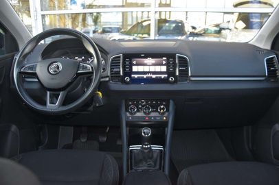 Car image 12