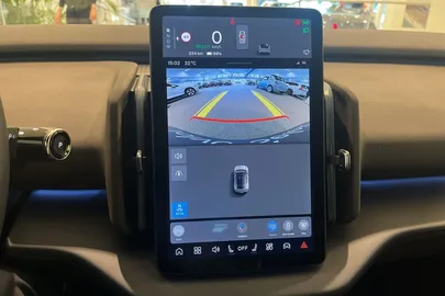 Car image 14