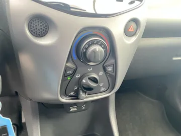 Car image 25