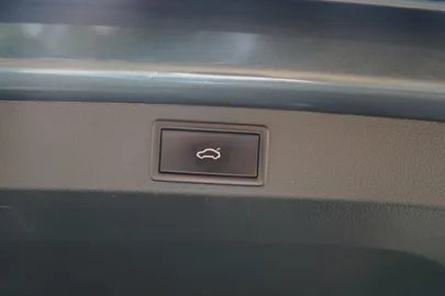 Car image 36