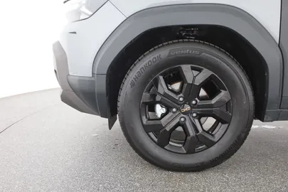 Car image 30