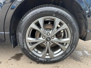 Car image 25