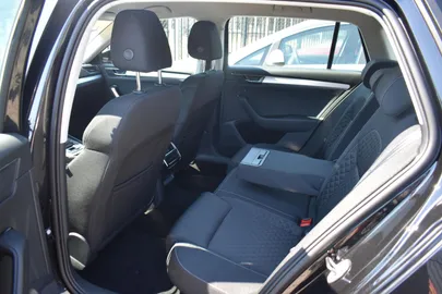 Car image 40