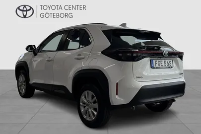 Car image 4