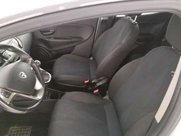 Car image 11