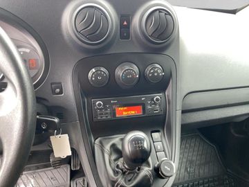 Car image 13