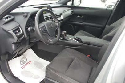 Car image 10