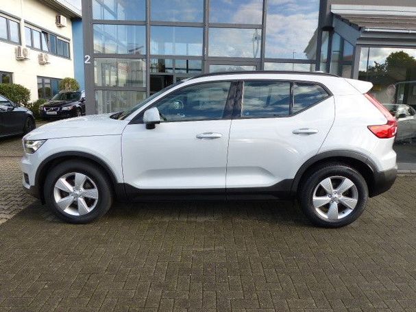 Volvo XC40 D3 Momentum 110 kW image number 3