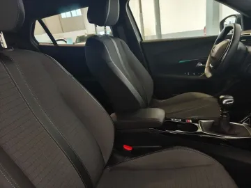 Car image 30