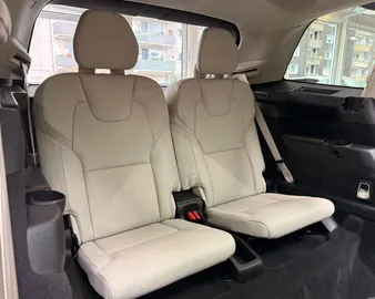 Car image 30
