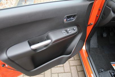 Car image 10