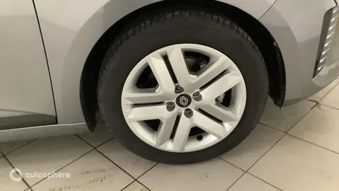 Car image 20