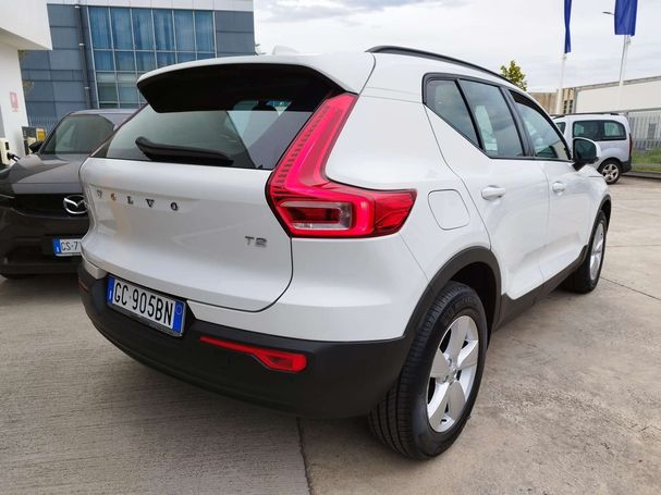 Volvo XC40 1.5 T2 Momentum 95 kW image number 7