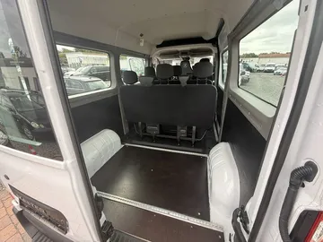 Car image 30
