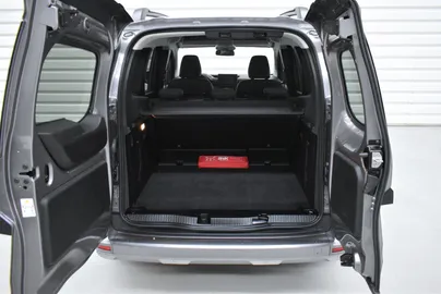 Car image 33