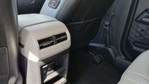 Car image 34