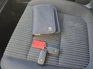 Car image 27