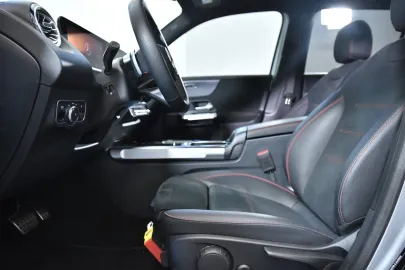 Car image 28