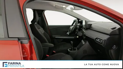 Car image 15