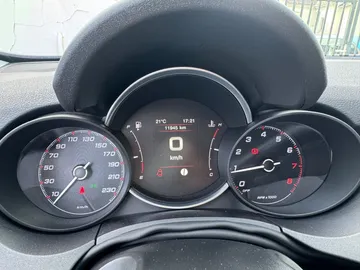Car image 32
