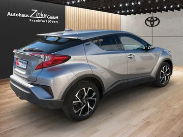 Car image 4