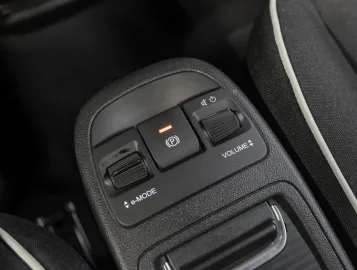 Car image 39
