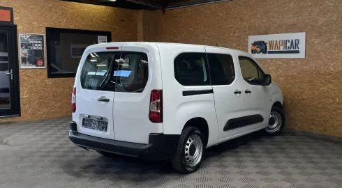 Car image 4