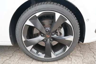 Car image 26
