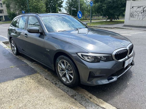 BMW 320 e Touring M Sport 150 kW image number 2