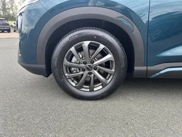 Car image 26