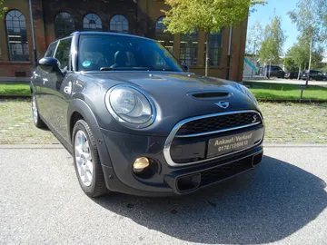 Car image 34