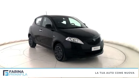 Car image 2